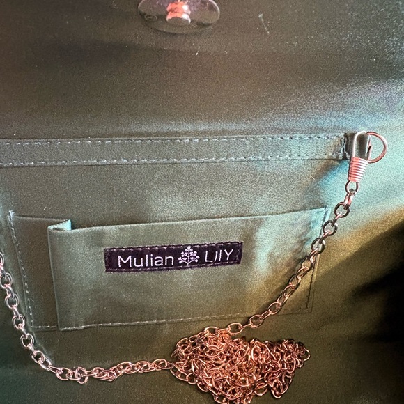 Emerald Evening Clutch with Crossbody Chain - Picture 2 of 5